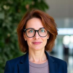 Foto de Ana María González, Directora de Programas Sociales